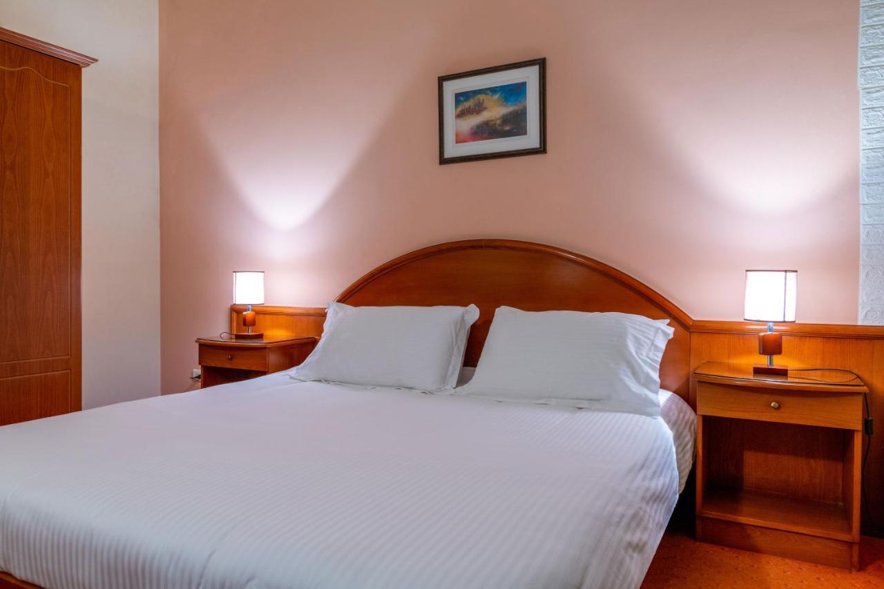 Rami Hotel Fālūghā Bagian luar foto